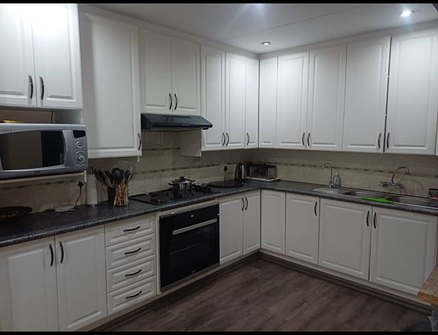 5 BEDROOM HOUSE FOR SALE IN SECUNDA CENTRAL